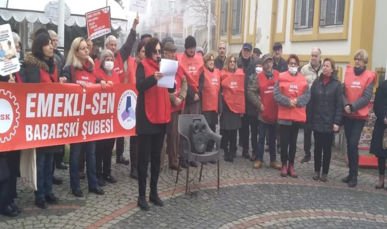 EMEKLİLERDEN ZAM PROTESTOSU