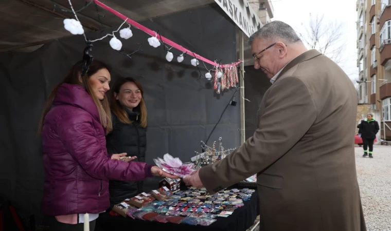 BAŞKAN KESİMOĞLU, EMEK STANDLARINI ZİYARET ETTİ