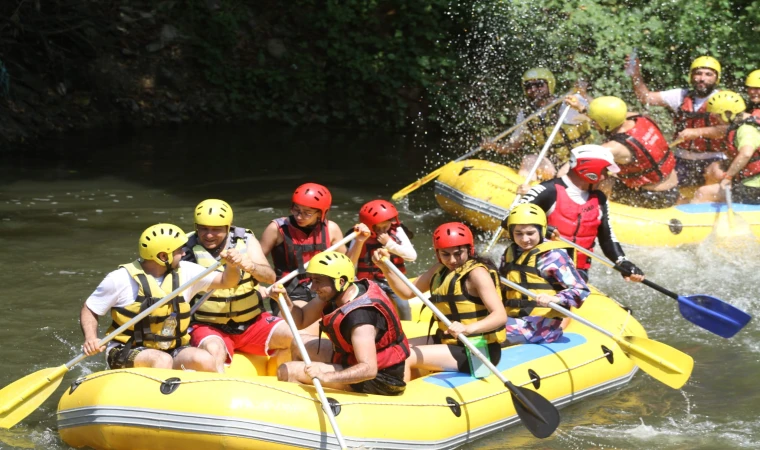 Genç Sağlık Sendikası Üyeleri Rafting ile Stres Attı.