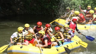 Genç Sağlık Sendikası Üyeleri Rafting ile Stres Attı.